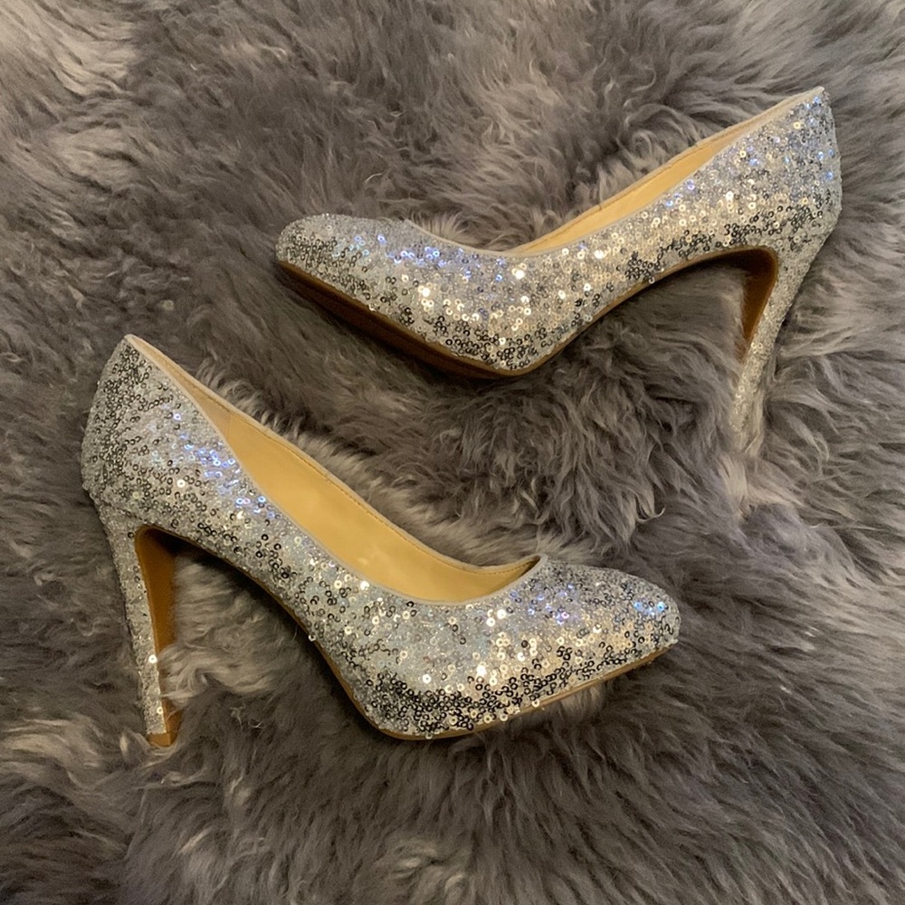 Gianni Bini silver sequin heels Size 9.5.